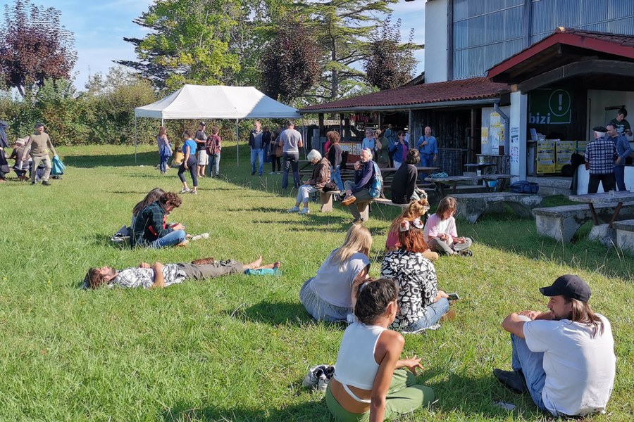 El campamento climático organizado por Bizi!, un fin de semana que combina activismo, buen ambiente y descompresión. (© Bizi!)